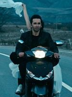 In Between Dying posteri