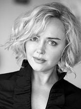 Angeline Ball'un fotoğrafi