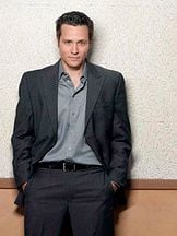 Seamus Dever'un fotoğrafi