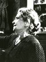 Esther Minciotti'un fotoğrafi