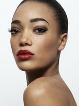 Cassie Clare'un fotoğrafi