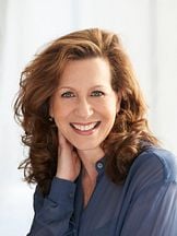 Betsy Aidem'un fotoğrafi