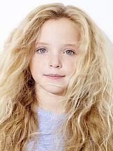 Cameron Seely'un fotoğrafi