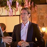 Fotoğraf Josh Brener