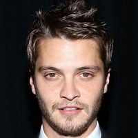 Fotoğraf Luke Grimes