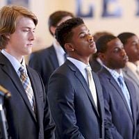 Fotoğraf Taylor John Smith