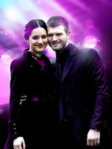 Menekşe İle Halil Sezon 1 posteri