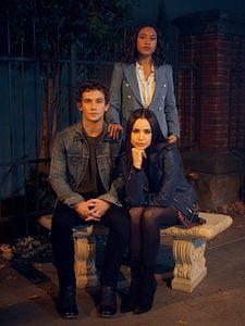 Pretty Little Liars: The Perfectionists Sezon 1 posteri
