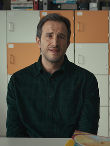 Kuvvetli Bir Alkış Sezon 1 posteri