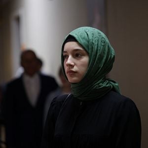 Fotoğraf Kızıl Goncalar