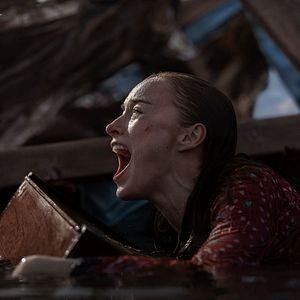 Fotoğraf Phoebe Dynevor