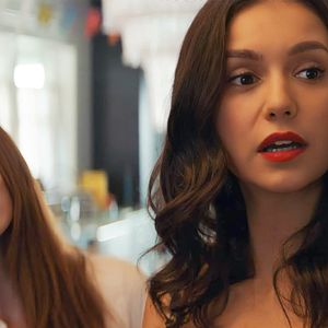 Fotoğraf Dört Kadın Bir Yalan