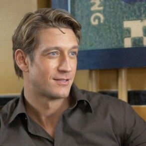 Fotoğraf Robert Gant