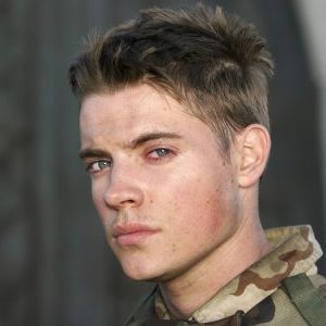 Fotoğraf Josh Henderson