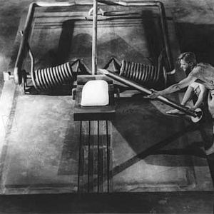 Fotoğraf Kendi Kendine Küçülen Adam