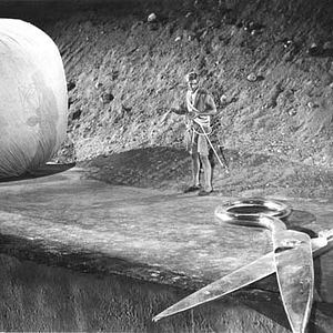 Fotoğraf Kendi Kendine Küçülen Adam