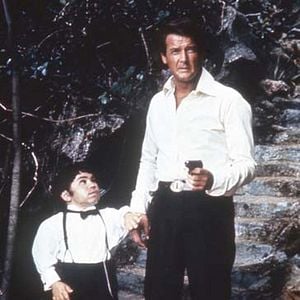 Fotoğraf Altın Tabancalı Adam