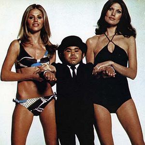 Fotoğraf Altın Tabancalı Adam