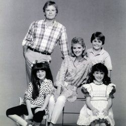 Fotoğraf Small Wonder