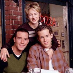 Fotoğraf Two Guys, a Girl and a Pizza Place