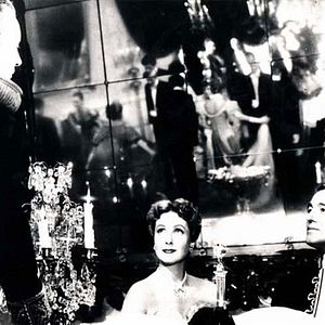 Fotoğraf The Earrings of Madame de...