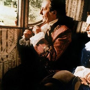 Fotoğraf Gülünç İlişkiler