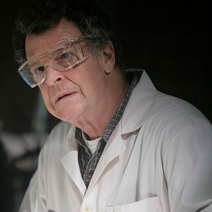 Fotoğraf John Noble