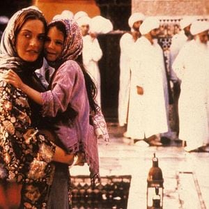 Fotoğraf Gillies MacKinnon