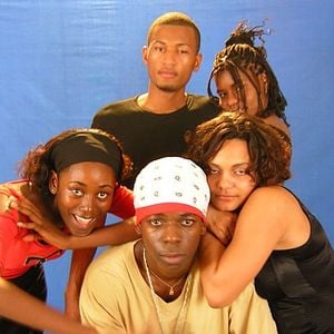 Fotoğraf 3f2g Trois filles deux garcons