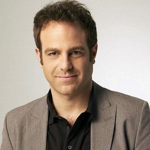Fotoğraf Paul Adelstein