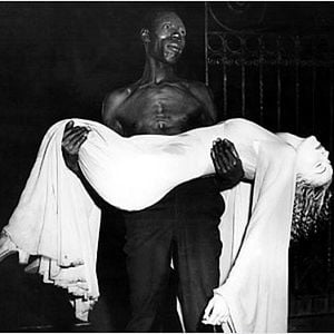 Fotoğraf Bir Zombi İle Yürüdüm