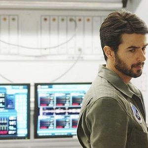 Fotoğraf Defying Gravity