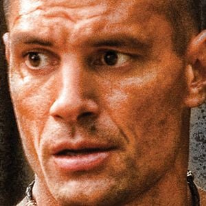 Fotoğraf Manu Bennett