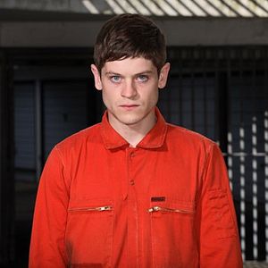 Fotoğraf Iwan Rheon