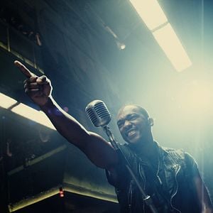 Fotoğraf Çelik Yumruklar