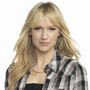Fotoğraf Beth Riesgraf