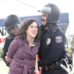 Fotoğraf Raising Hope