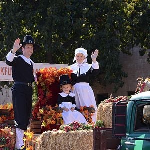 Fotoğraf Raising Hope