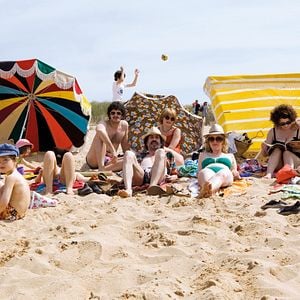 Fotoğraf Gökten Bir Uydu Düştü