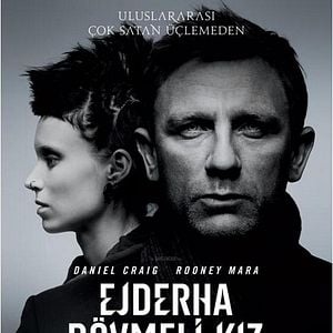 Fotoğraf Ejderha Dövmeli Kız