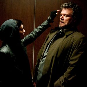 Fotoğraf Ejderha Dövmeli Kız