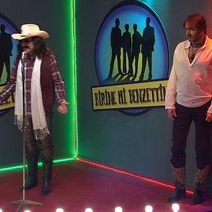 Fotoğraf Yalan Dünya