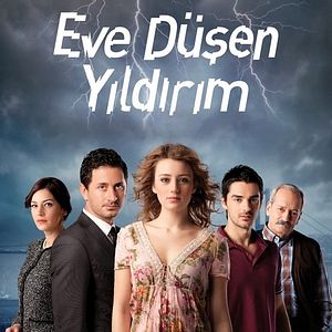 Fotoğraf Eve Düşen Yıldırım