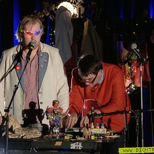 Fotoğraf Dichter und Kämpfer