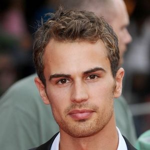 Fotoğraf Theo James