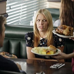 Fotoğraf Don't Trust The B---- in Apartment 23