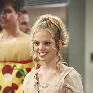 Fotoğraf Don't Trust The B---- in Apartment 23