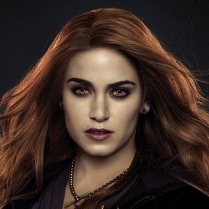 Fotoğraf Alacakaranlık Efsanesi : Şafak Vakti Bölüm 2