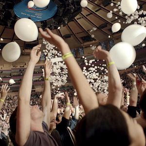 Fotoğraf Shut Up And Play The Hits