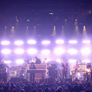 Fotoğraf Shut Up And Play The Hits